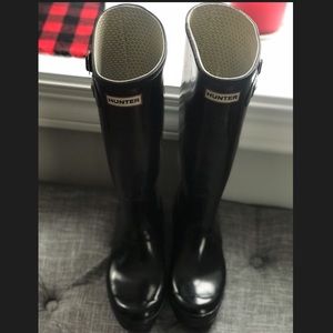 black hunter boots